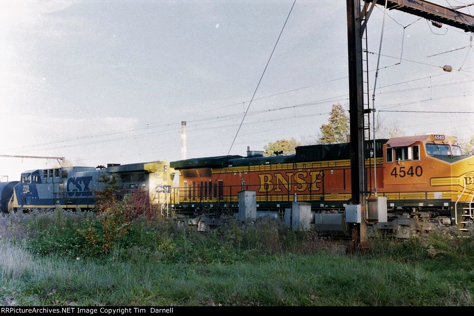 BNSF 4540, CX 229 on Q417